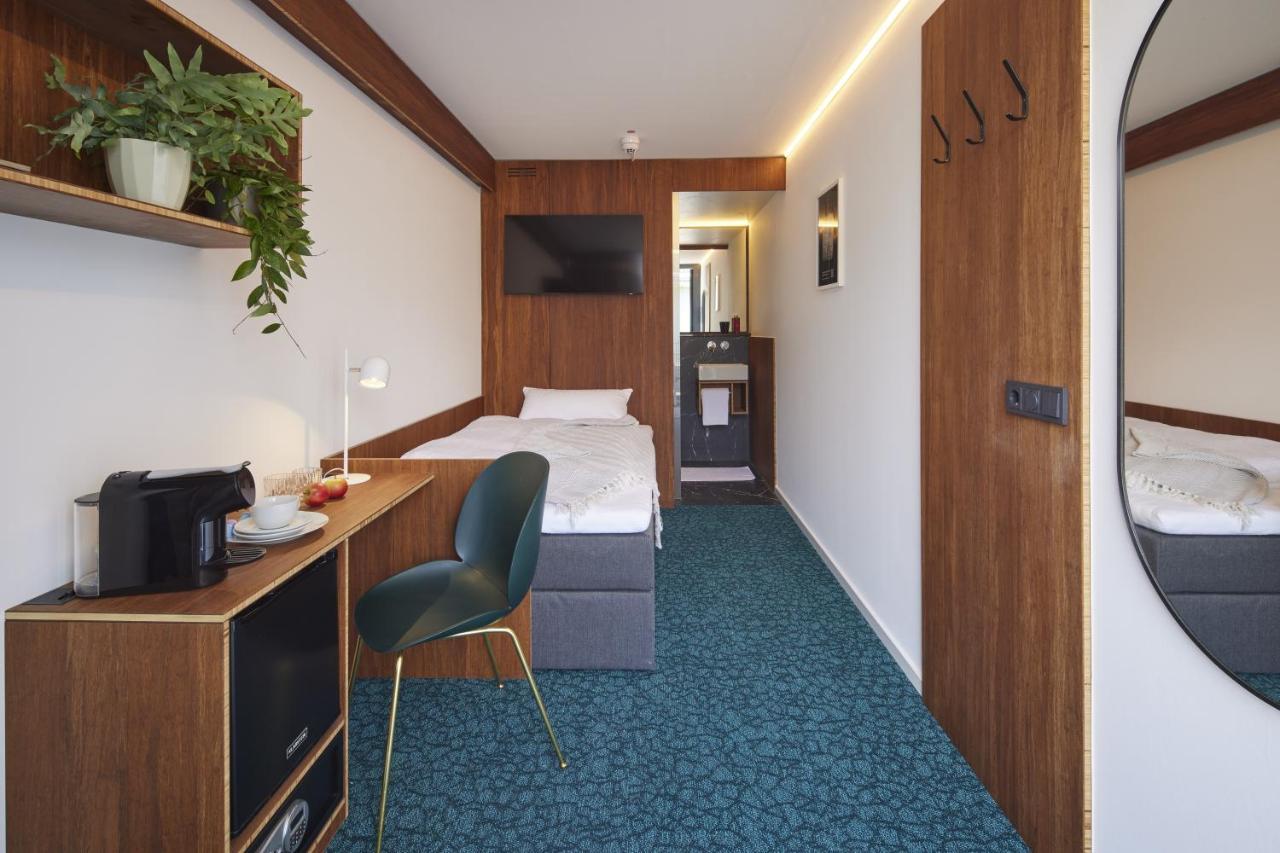 Tin Inn Montabaur L Einfach Gut - Das Hotel Aus Hochwertig Ausgebauten Ueberseecontainern Exteriör bild